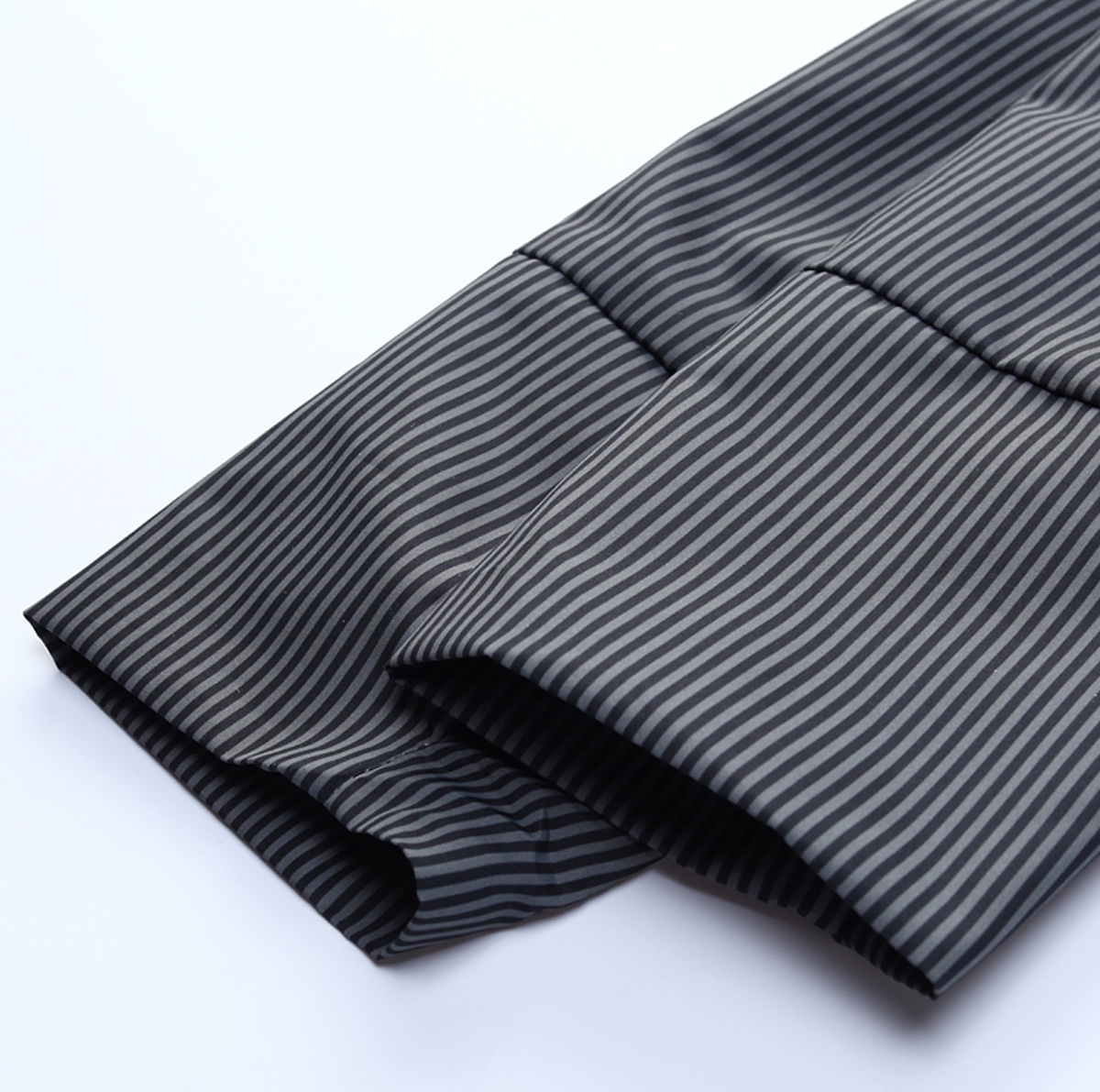 親指の穴のあるセルフカフ