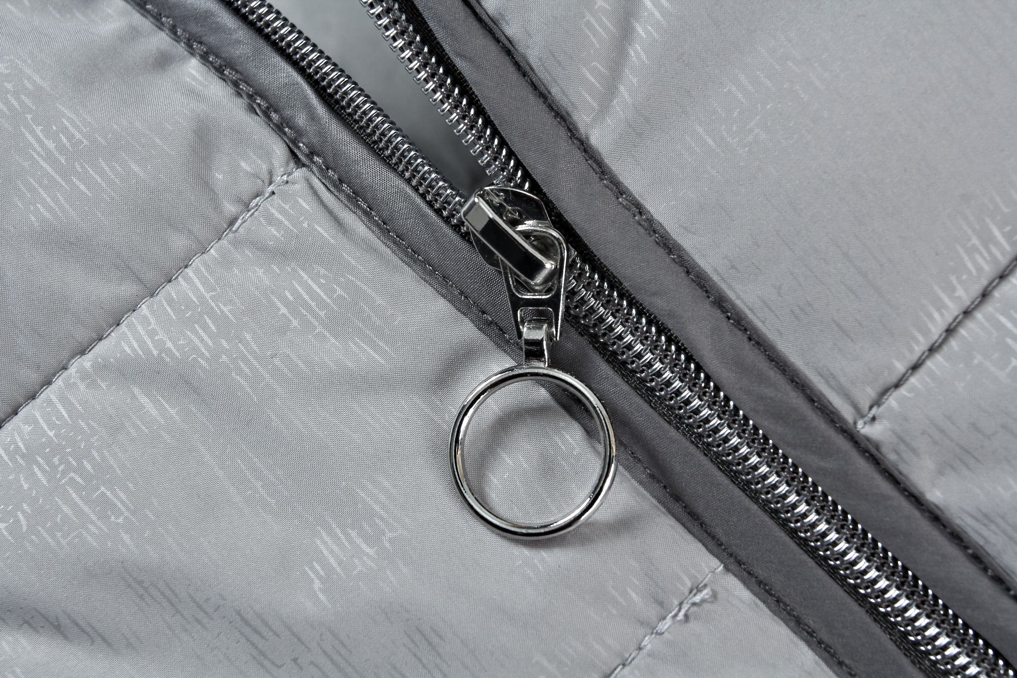 ナイロンジッププラケットのような金属