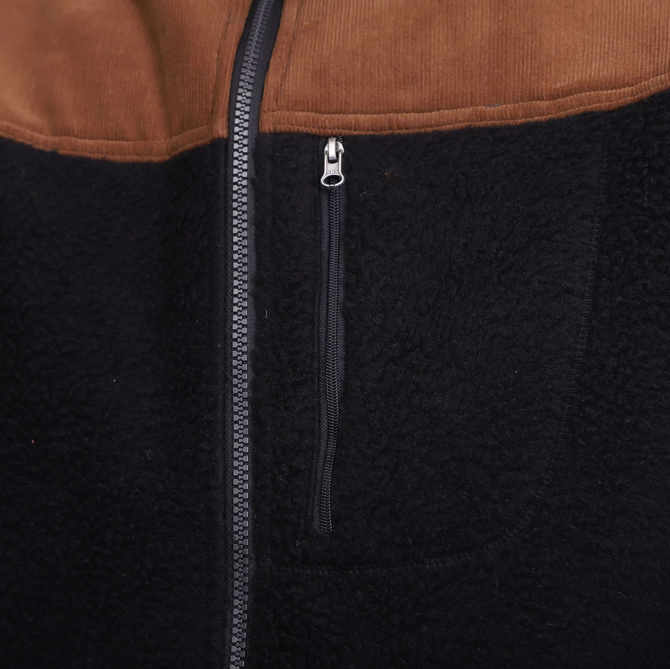 チェストジッパーポケット