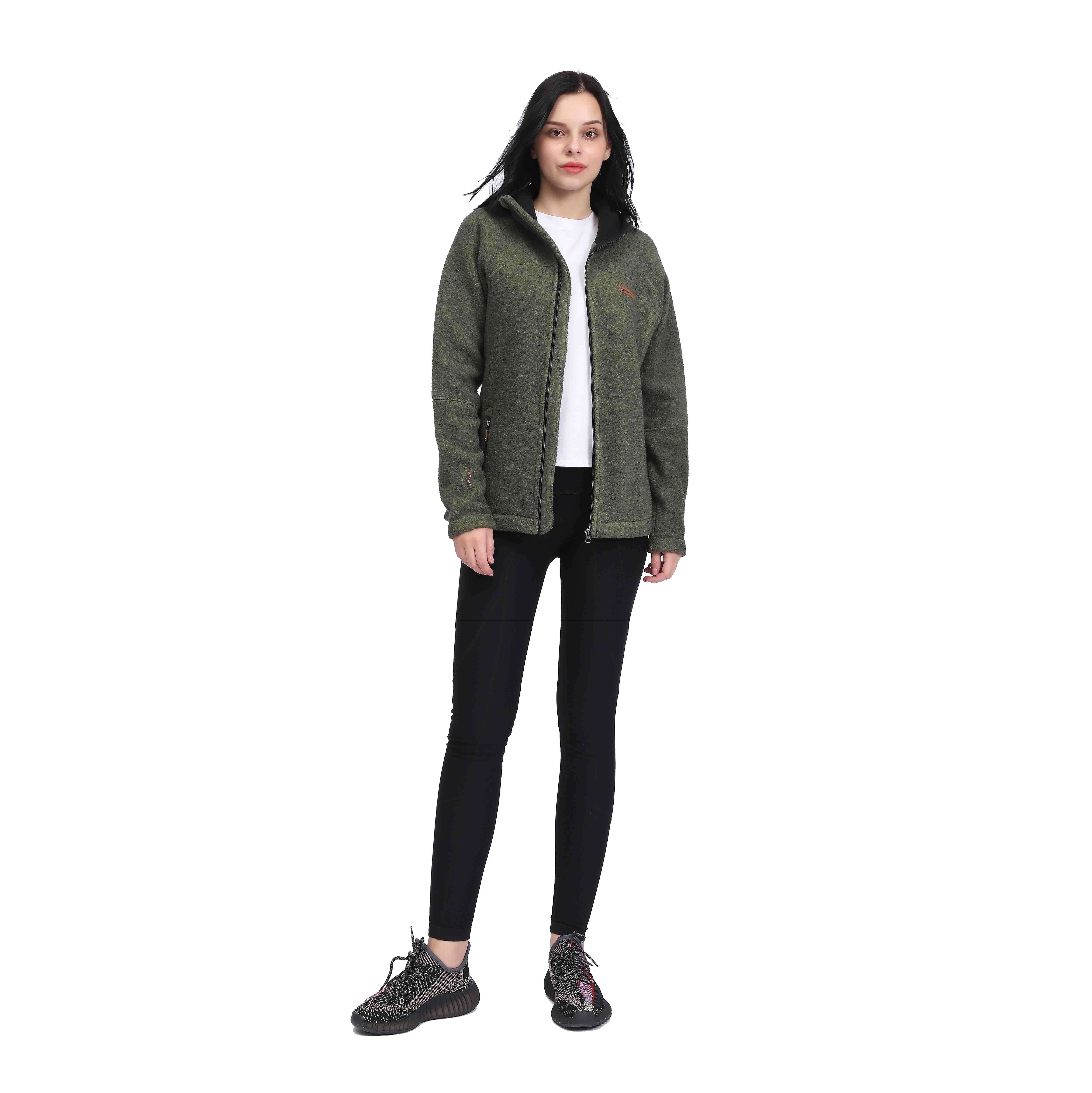 耐久性のあるパーカー