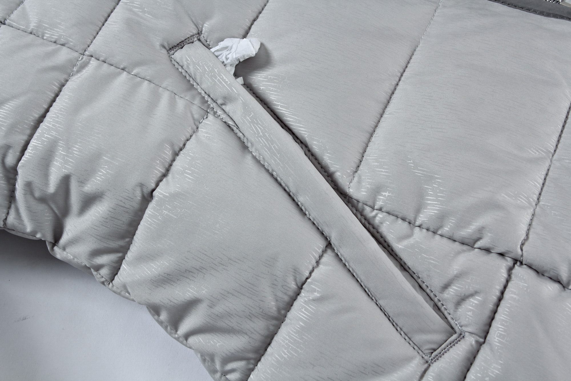 目に見えないジップポケット